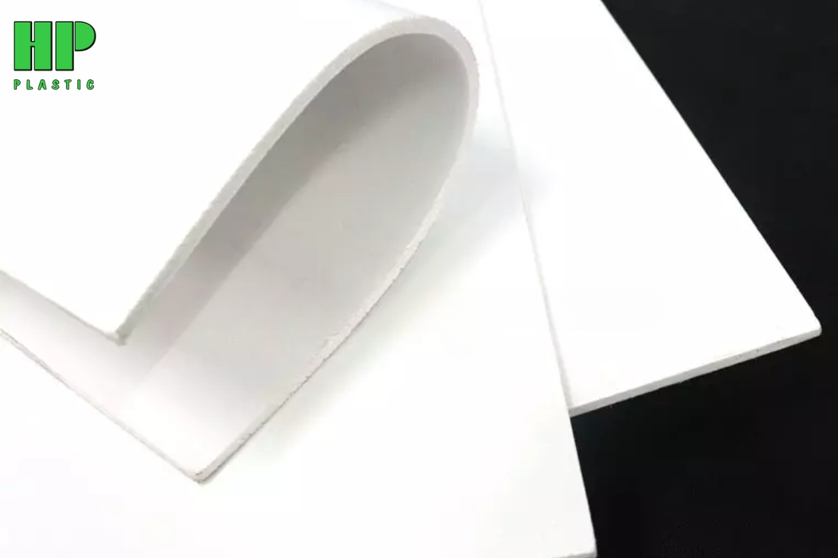 Có thể uốn cong tấm nhựa PE không? Phương pháp gia công hiệu quả