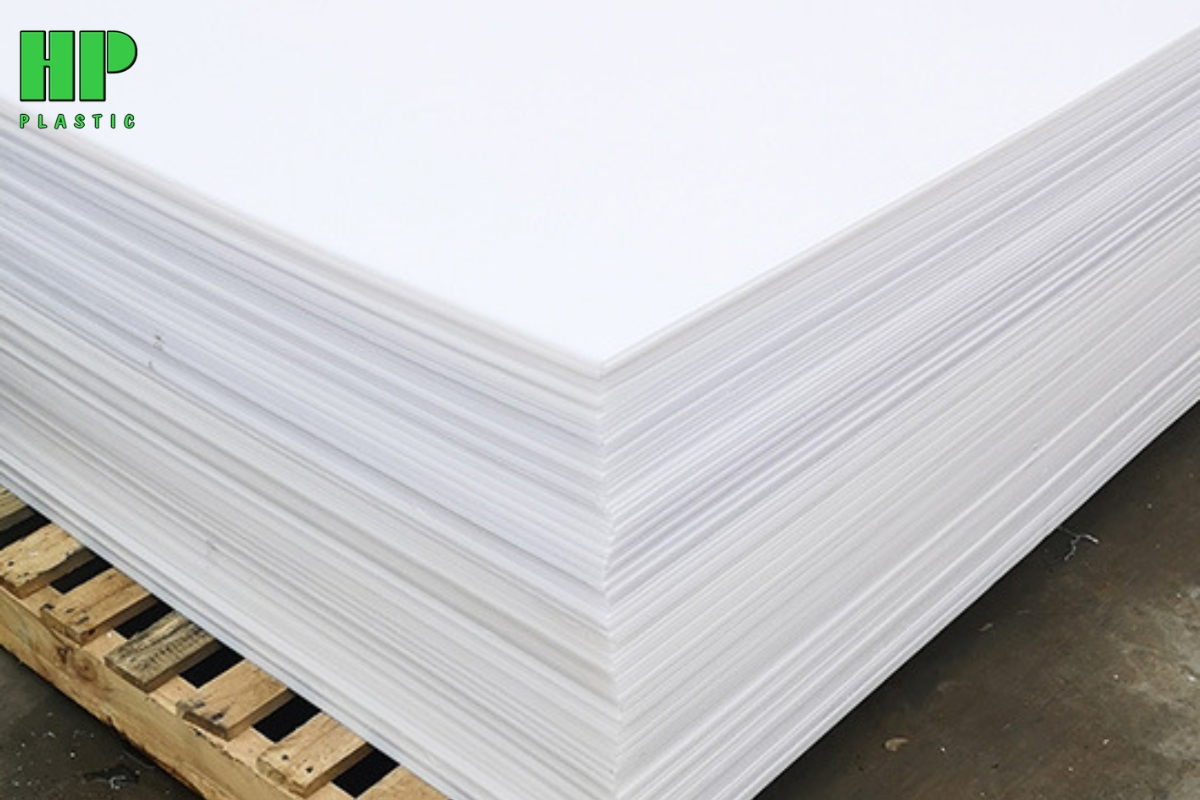 Ghép nối tấm nhựa PE thành bề mặt sàn nhà xưởng – Cần lưu ý gì?