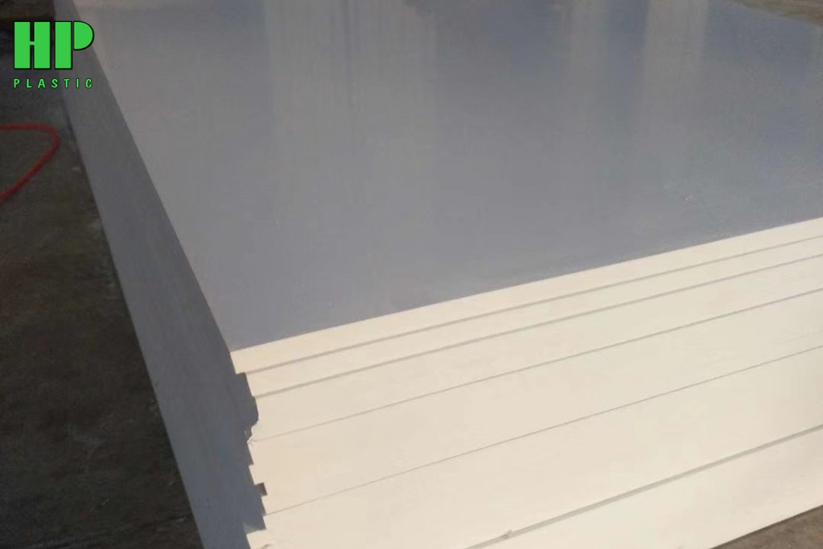 Làm thế nào để gia công tấm nhựa PE trong môi trường lạnh?