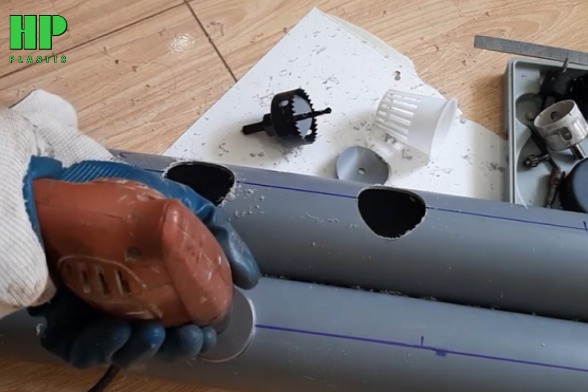 Làm thế nào để khoan lỗ trên tấm nhựa PE mà không bị nứt?