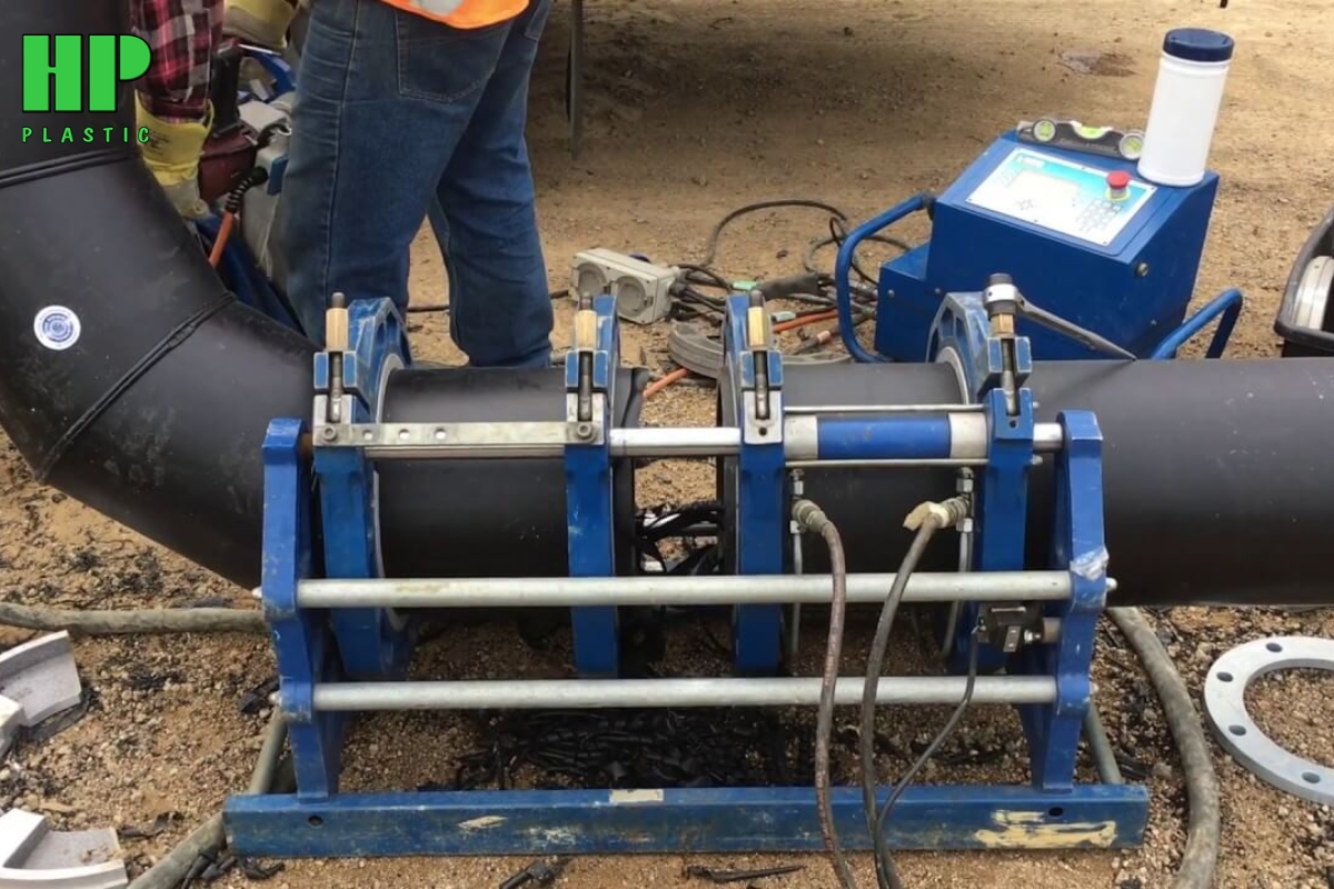 Phương pháp mài mịn các cạnh tấm nhựa HDPE sau khi cắt