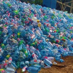 Hầu như không có chai nhựa nào được tái chế thành chai mới